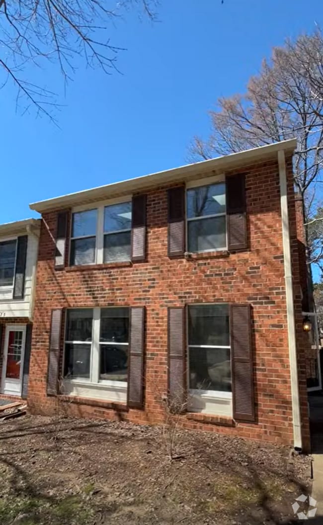 Building Photo - Charming 2-Bedroom Home with Modern Amenit...