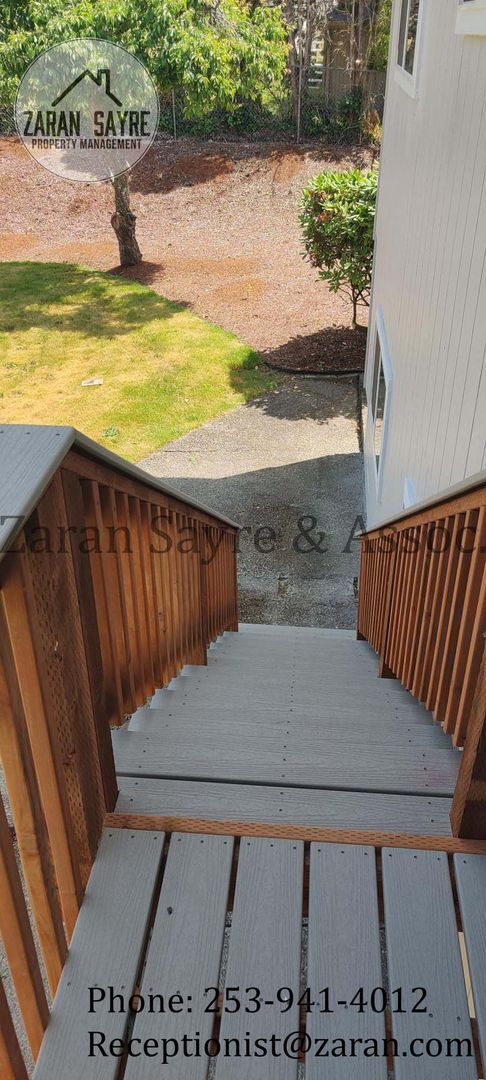 Building Photo - Fully Renovated 4 Bedroom on Quiet Cul-de-sac