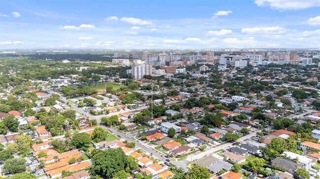 Building Photo - 2786 SW 34th Ave