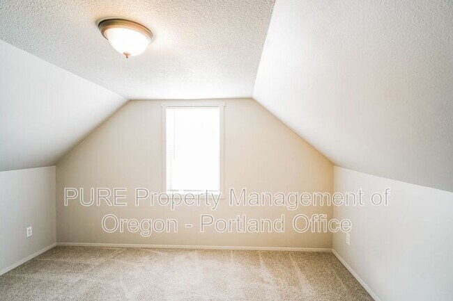 Building Photo - 32125 SE Hinman Ave