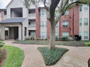 Building Photo - Beautifully Updated 2-Bedroom, 1-Bath Condo!