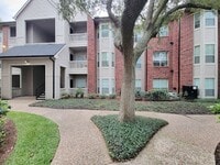 Building Photo - 2 Bed Townhouse Condo Near Medical Center & Rice Village!