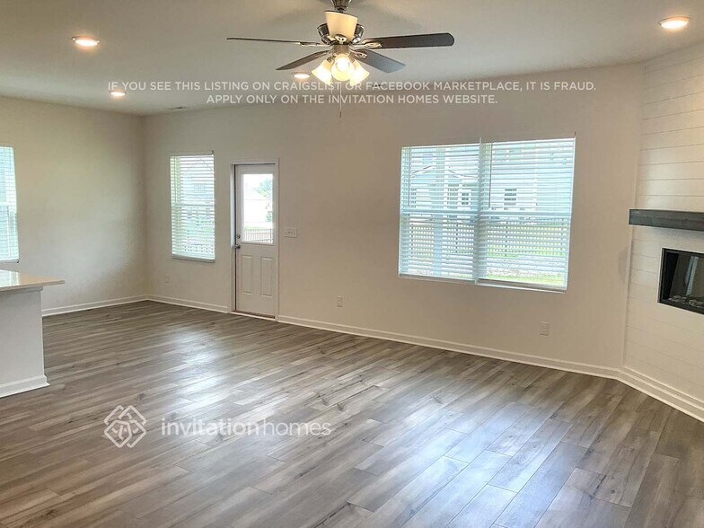 Building Photo - 3816 Lantern Ln