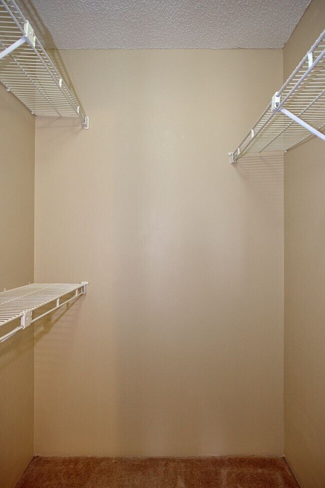 Building Photo - 1/1 3rd Floor with private balcony in gate...