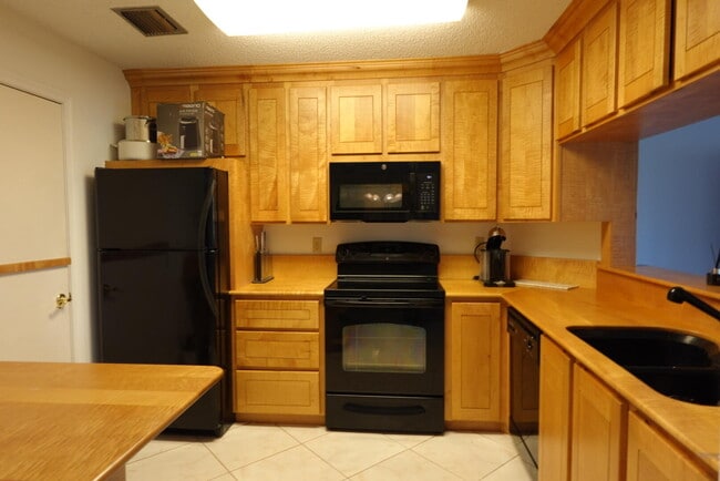 Building Photo - 2274 Discovery Cir W