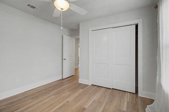 Building Photo - 5230 Richburg St