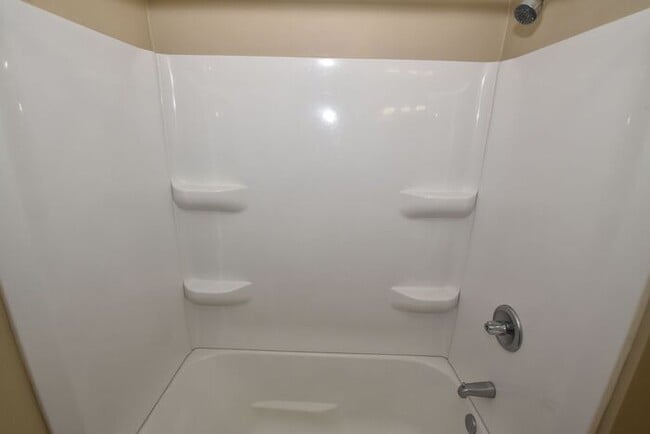 Building Photo - Mishawaka Northside 3 bedroom 1 1/2 story home with 2 bathrooms