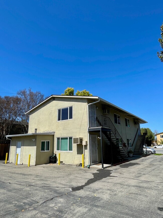 Building Photo - 1156 W Hamilton Ave
