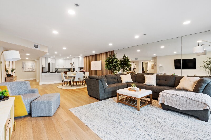 Building Photo - 2414 Front St