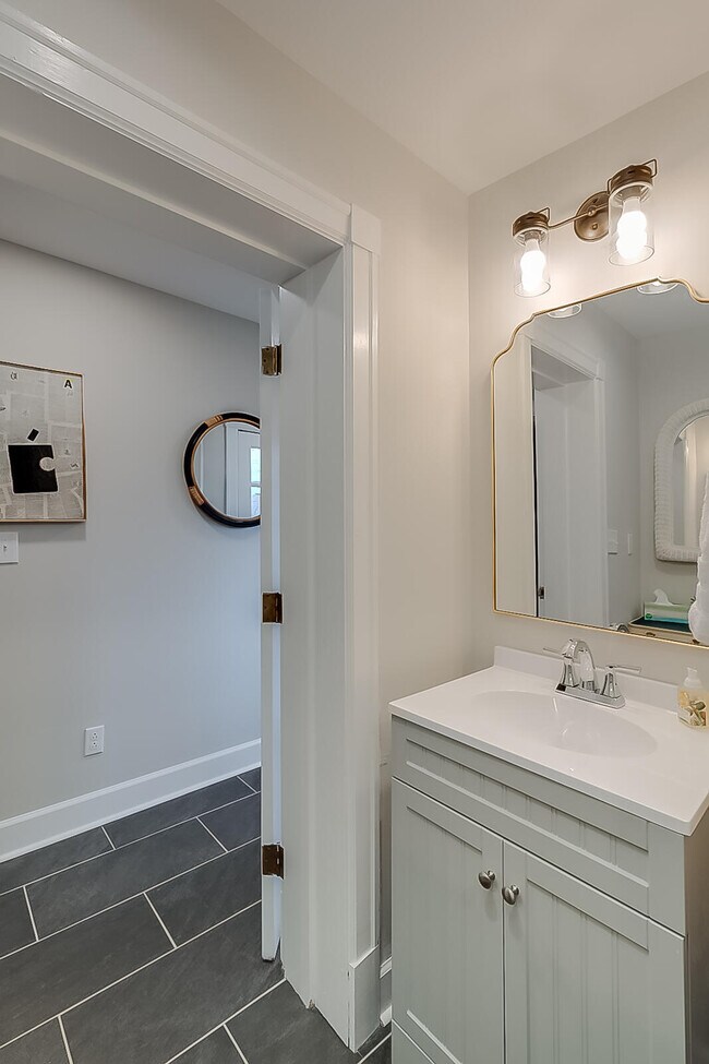 Building Photo - 612 Shelby St