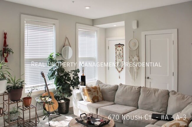 Building Photo - 670 Noush Ct