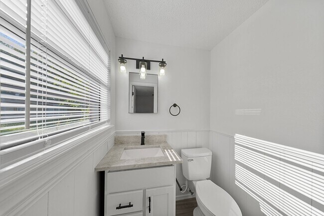 Building Photo - 3232 Parker Dr