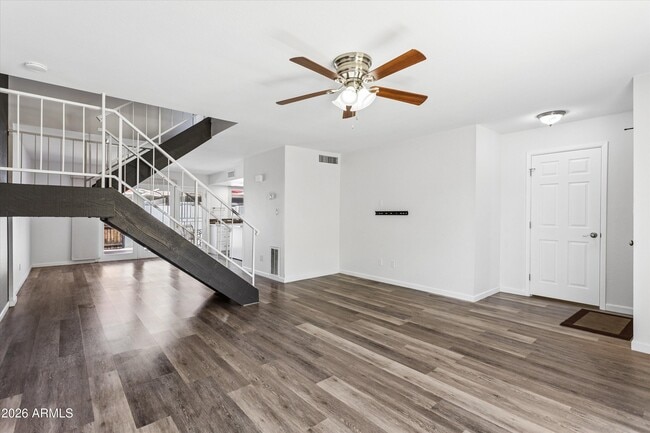 Building Photo - 8141 E Vista Dr