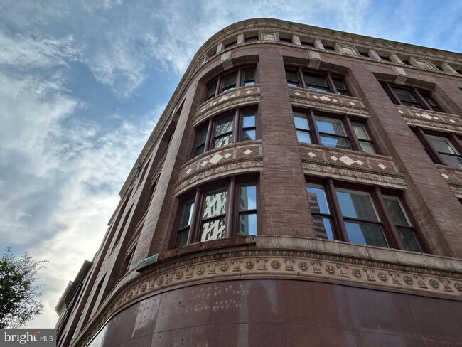 Building Photo - 100 W Lexington St