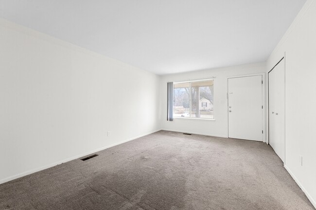 Building Photo - 38224 Hixford Pl