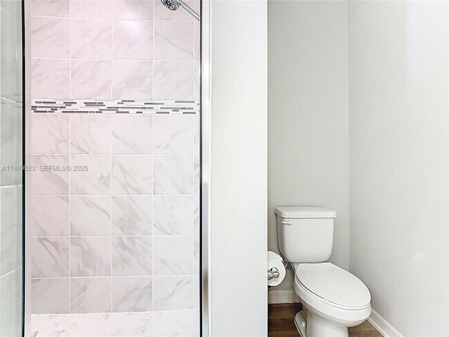 Building Photo - 1060 Cascade Dr