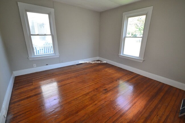 Building Photo - Single Family 2 Bedroom House in Lockland