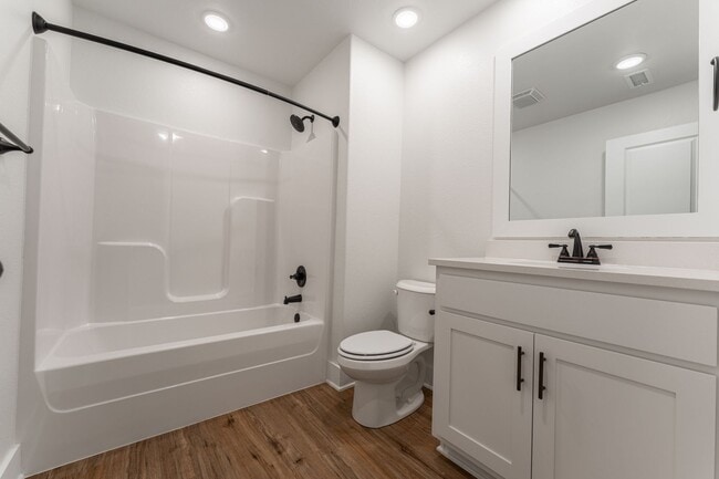 Building Photo - Beautiful Home on Two Acres