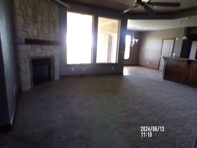 Building Photo - Great Eastside Home