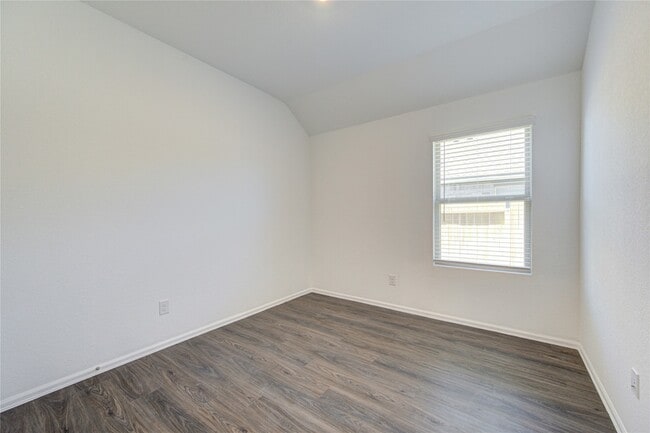 Building Photo - 5023 Lavaridge Dr