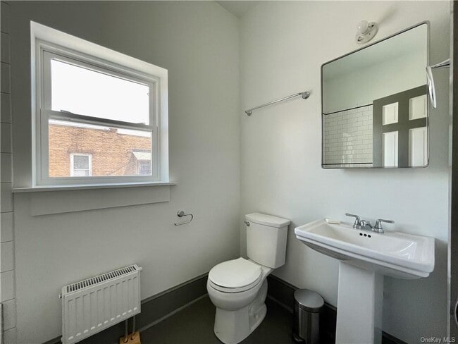 Building Photo - 67 Main St