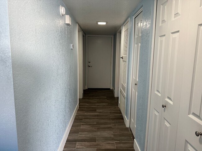 Building Photo - Beautiful 2-bedroom, 2-bathroom condo along the Colorado River