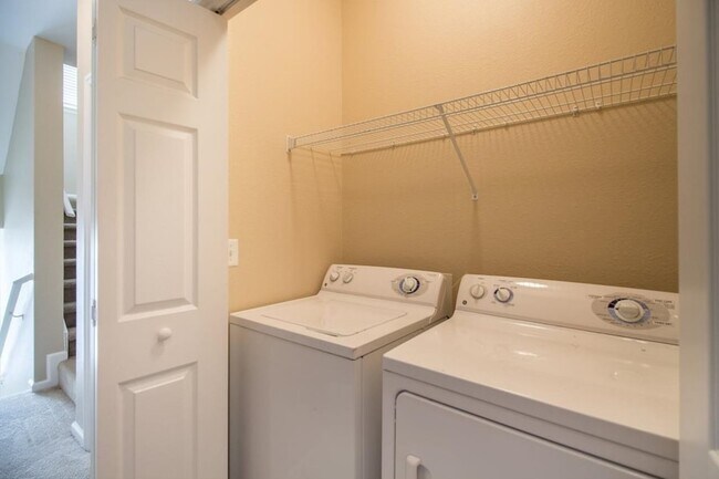 Building Photo - 2293 Del Carmel Way