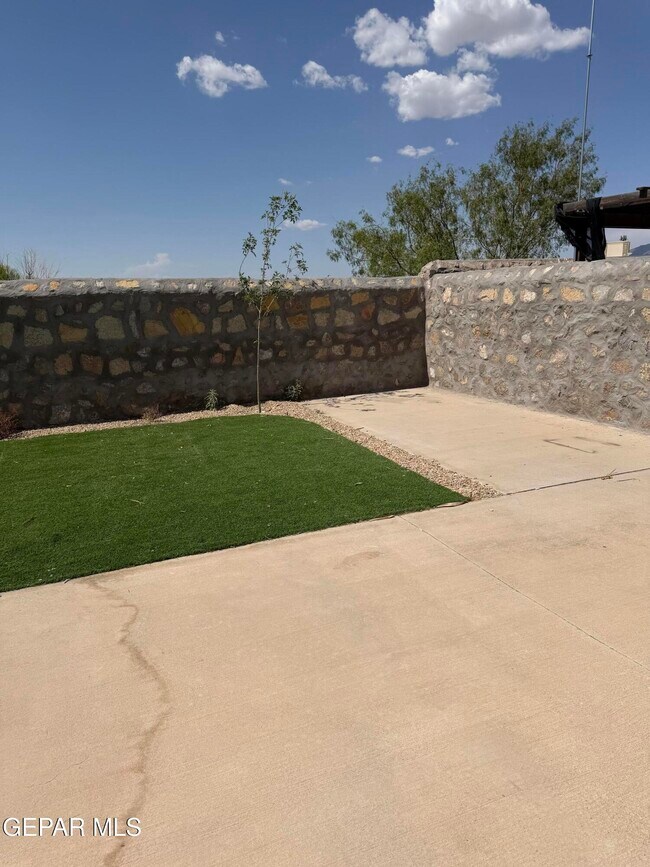 Building Photo - 7453 Plaza Taurina Dr