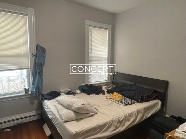 Building Photo - 65 Hillside St