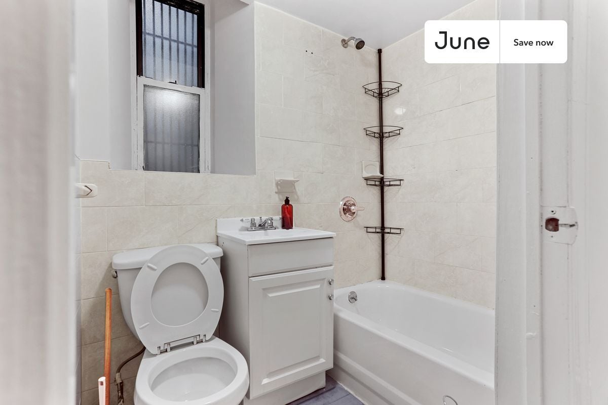 Building Photo - 736 Riverside Dr