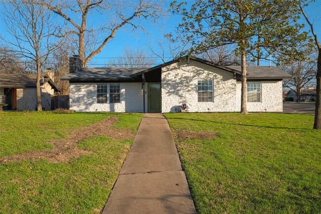 Building Photo - 5701 Gloucester Ln