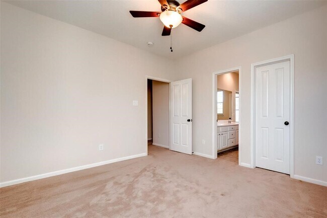 Building Photo - 34 N Longsford Cir