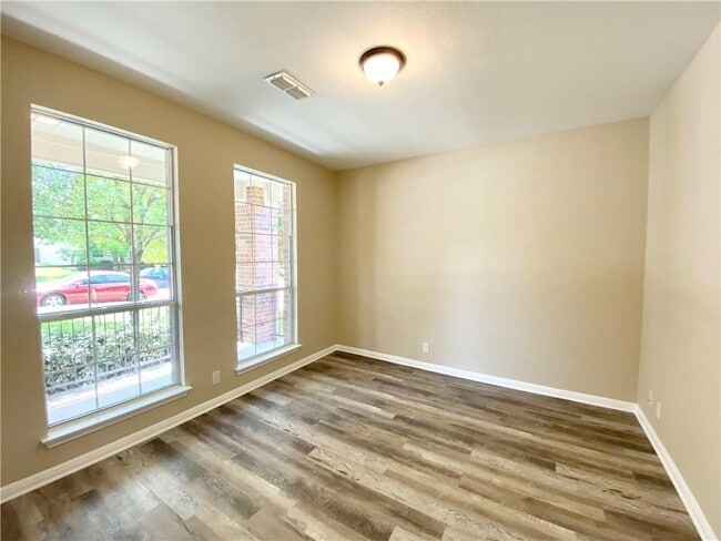 Building Photo - 2214 Conway Cove
