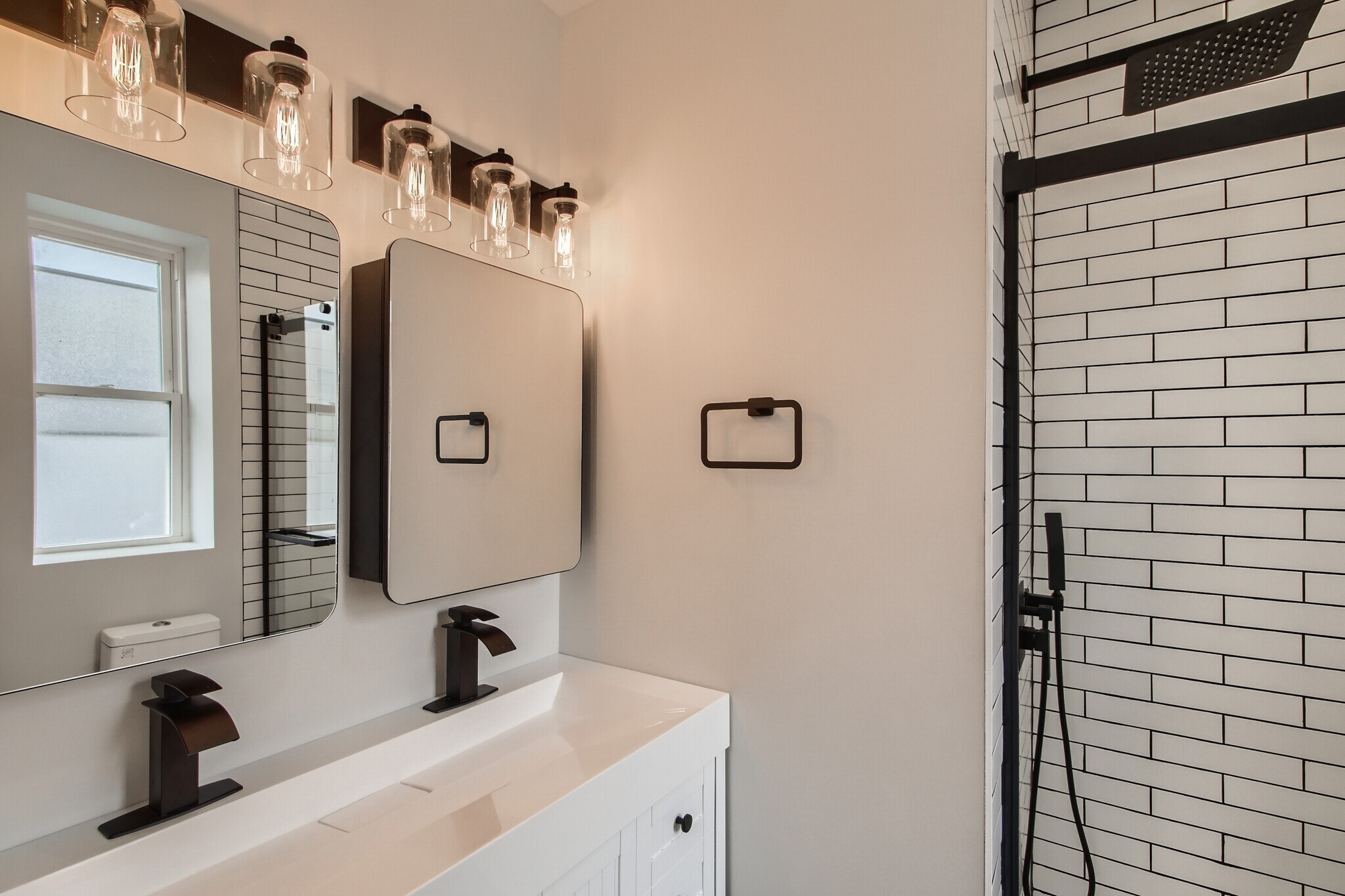 Building Photo - 1452 W Irving Park Rd