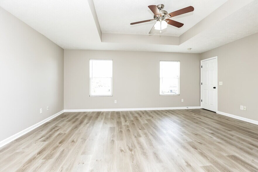 Building Photo - 5823 Roxbury Dr