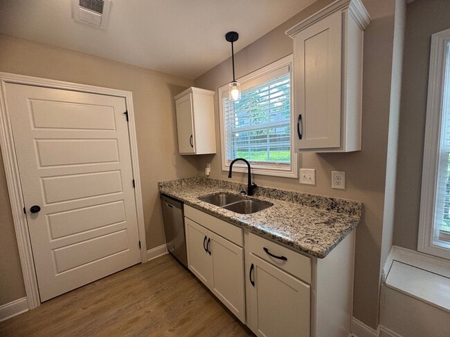 Building Photo - Gorgeous Single Family Home In Clarksville
