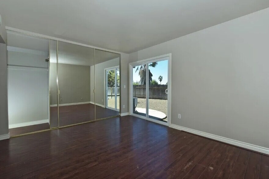 Building Photo - 402 Paseo Alegre