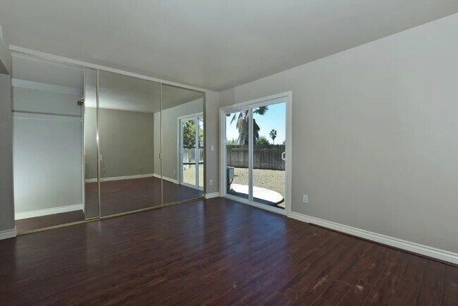 Building Photo - 402 Paseo Alegre