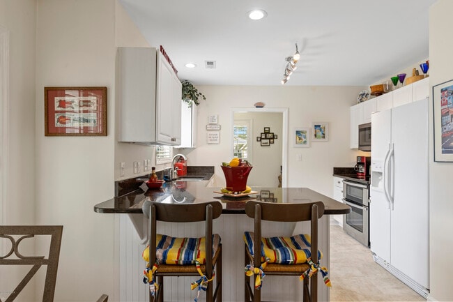 Building Photo - 504 Cedarwood Village