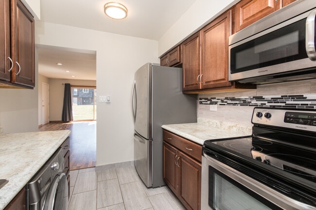 Building Photo - 9379 Bay Colony Dr