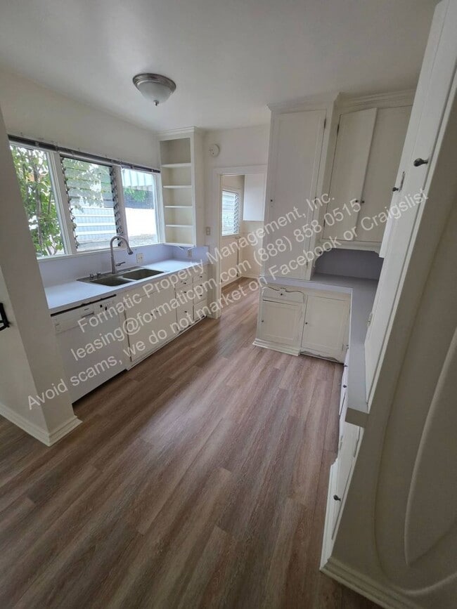 Building Photo - 1720 La Senda Pl