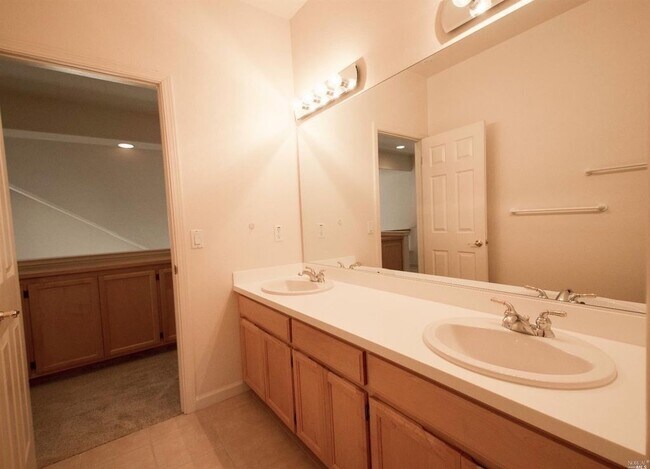 Building Photo - Beautifully Updated 5 Bedroom, 4 Bath Home...