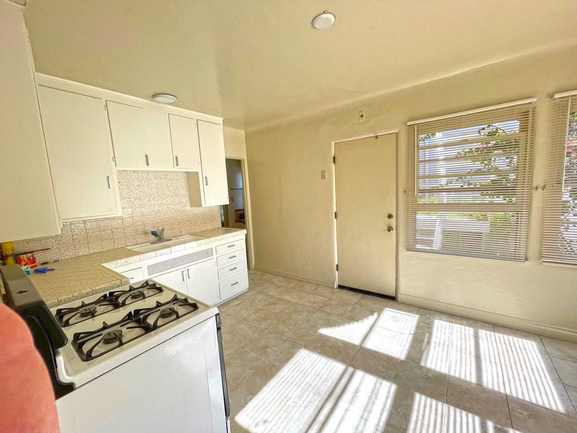 Building Photo - 1700 Don Carlos Ave