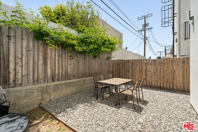 Building Photo - 158 Mariposa Ave