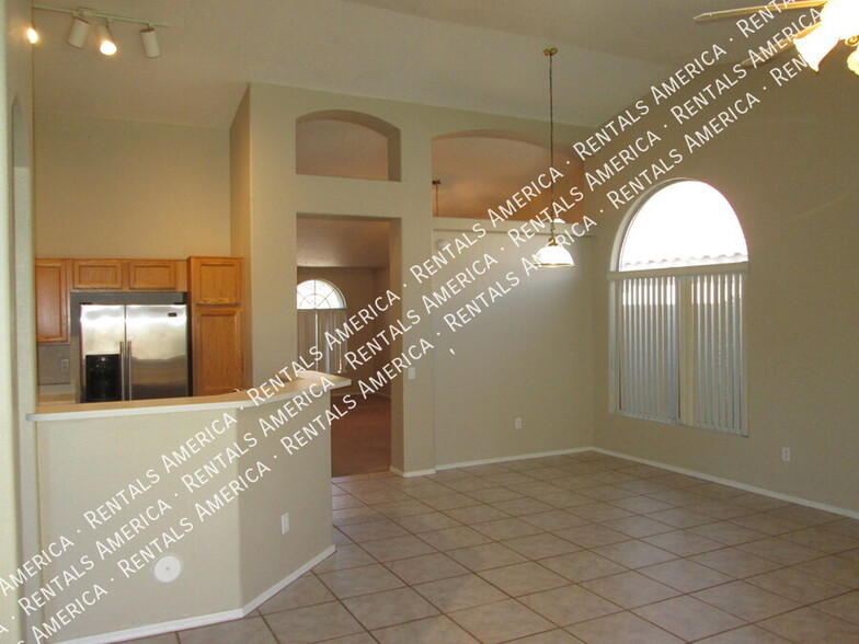 Building Photo - 1332 W Kesler Ln