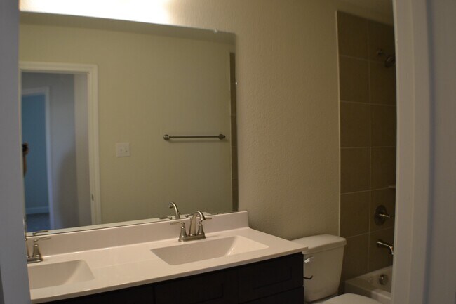Building Photo - New Built House For Lease in Venus