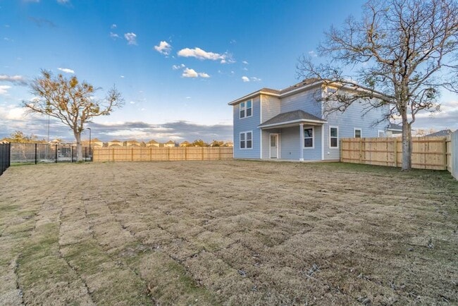 Building Photo - 213 Riverhill Cv