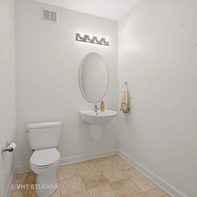 Building Photo - 420 E Waterside Dr