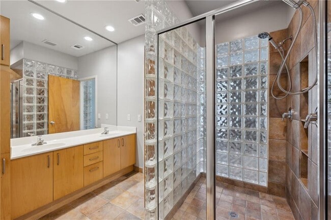 Building Photo - 1294 Fernwood Cir NE