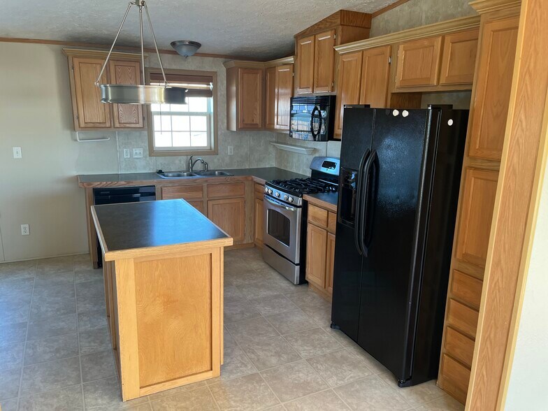 Building Photo - 802 Larch St